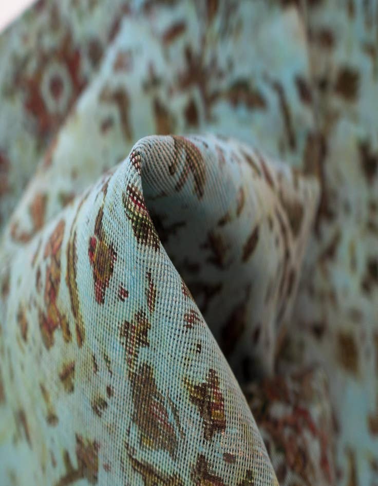 Detail image of 6' 5 x 9' 6 Vintage Royal Wool Rug