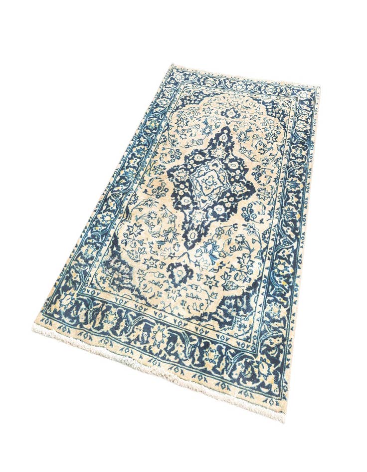 Detail image of 3' 9 x 6' 4 Vintage Royal Rug