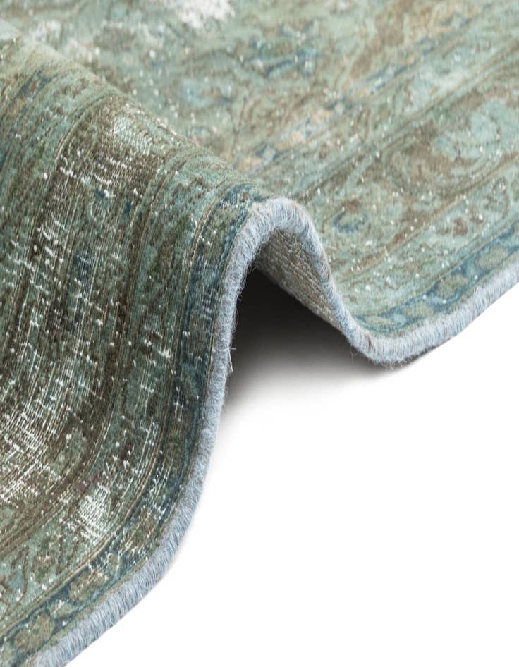 Detail image of 6' 2 x 9' 4 Vintage Royal Rug