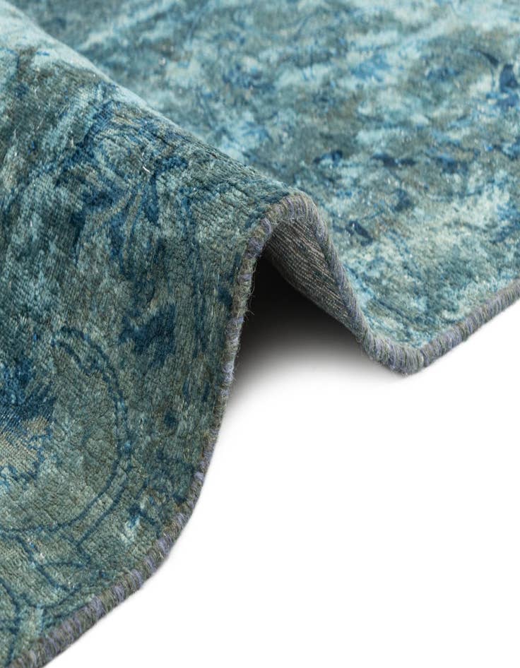 Detail image of 6' 4 x 6' 7 Vintage Royal Rug