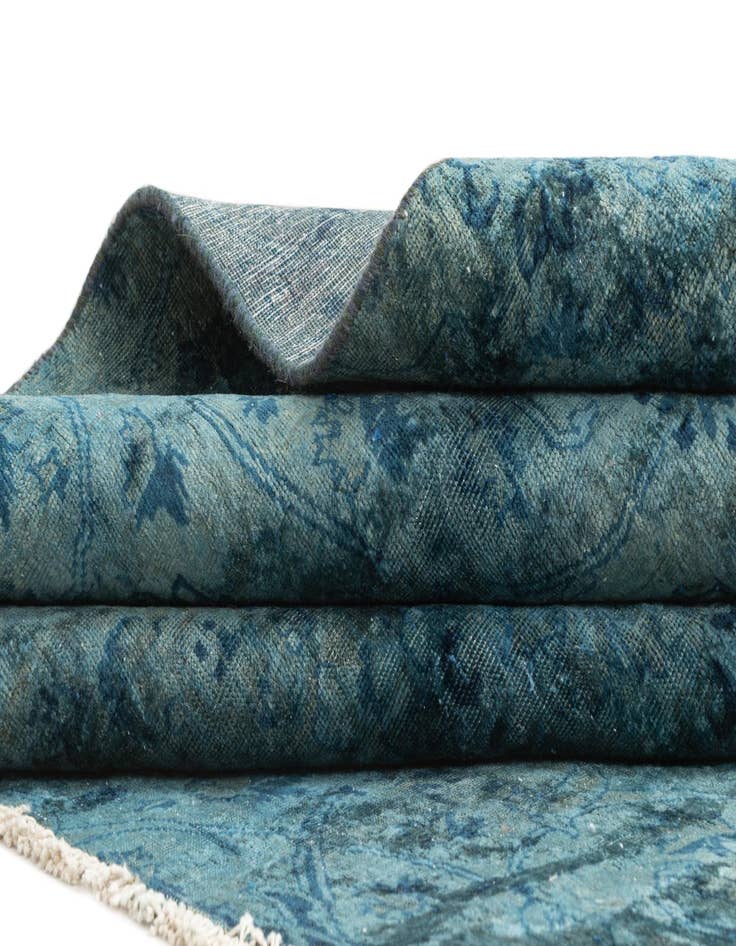 Detail image of 6' 4 x 6' 7 Vintage Royal Rug