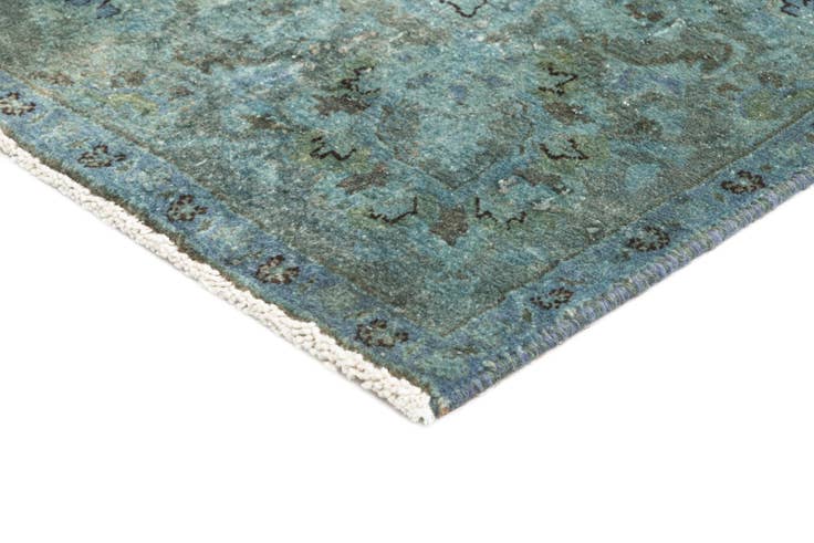 Detail image of 6' 7 x 9' 9 Vintage Royal Rug