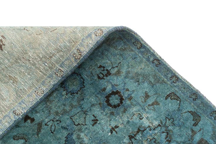 Detail image of 6' 7 x 9' 9 Vintage Royal Rug