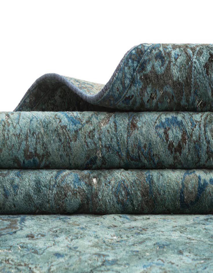 Detail image of 6' 7 x 8' 7 Vintage Royal Rug