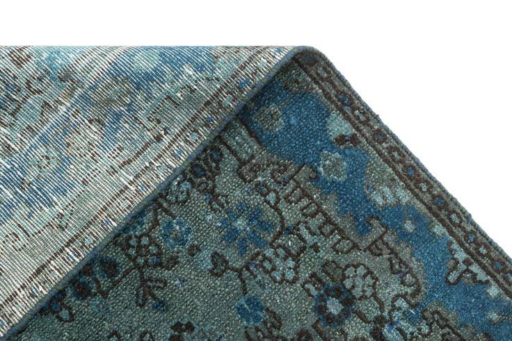 Detail image of 4' 9 x 8' 3 Vintage Royal Rug