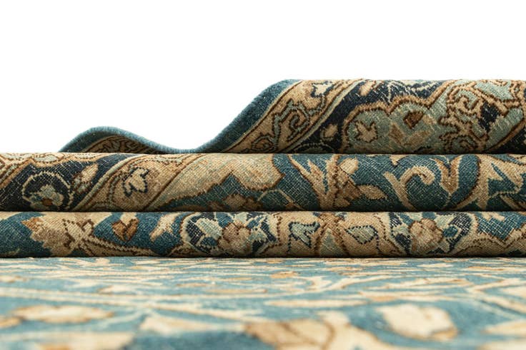 Detail image of 6' 10 x 10' 4 Vintage Royal Rug