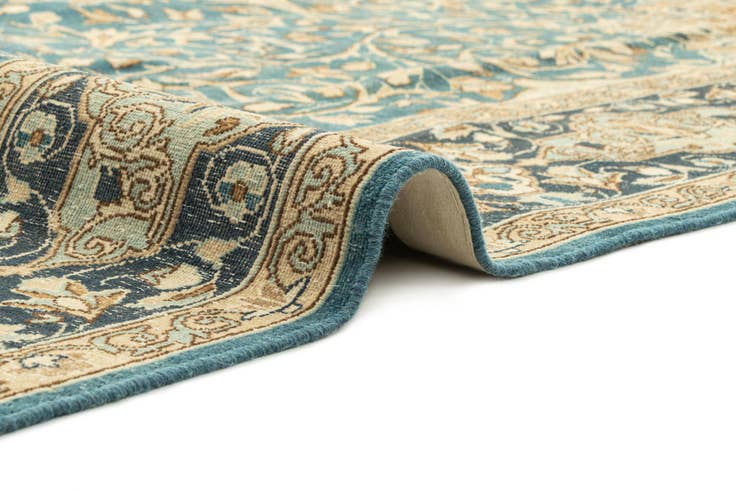 Detail image of 6' 10 x 10' 4 Vintage Royal Rug