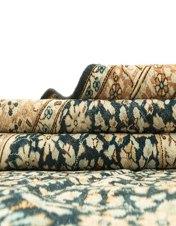 Detail image of 6' 9 x 9' 11 Vintage Royal Rug