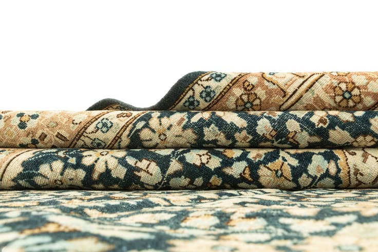 Detail image of 6' 9 x 9' 11 Vintage Royal Rug