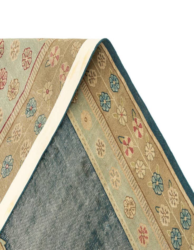 Detail image of 7' 5 x 10' 4 Vintage Royal Rug