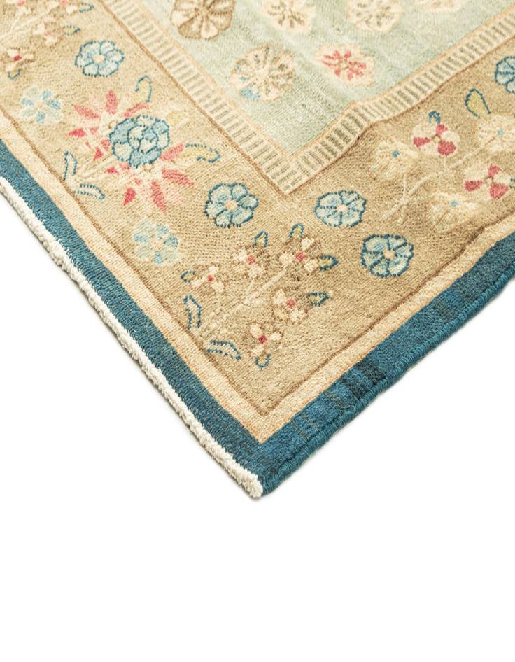 Detail image of 7' 5 x 10' 4 Vintage Royal Rug