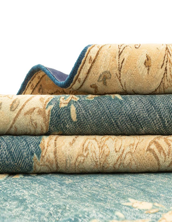 Detail image of 4' 8 x 7' 11 Vintage Royal Rug