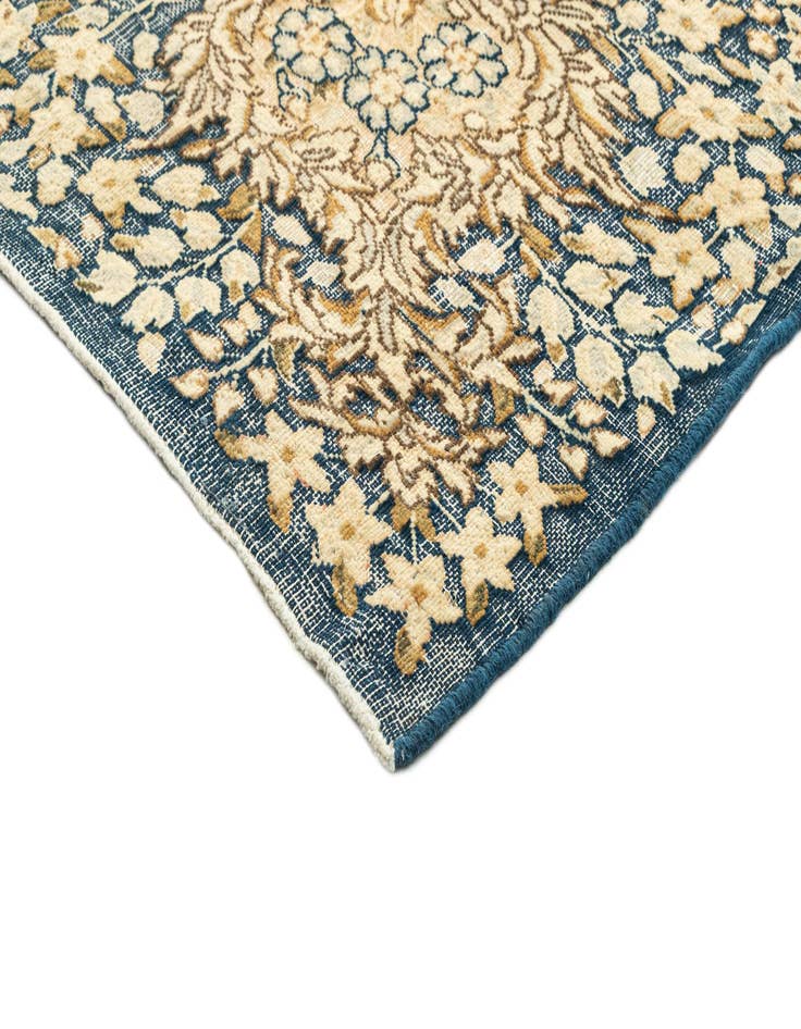 Detail image of 9' 3 x 12' 8 Vintage Royal Rug