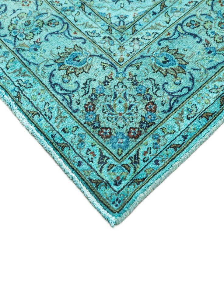 Detail image of 6' 4 x 9' 7 Vintage Royal Rug