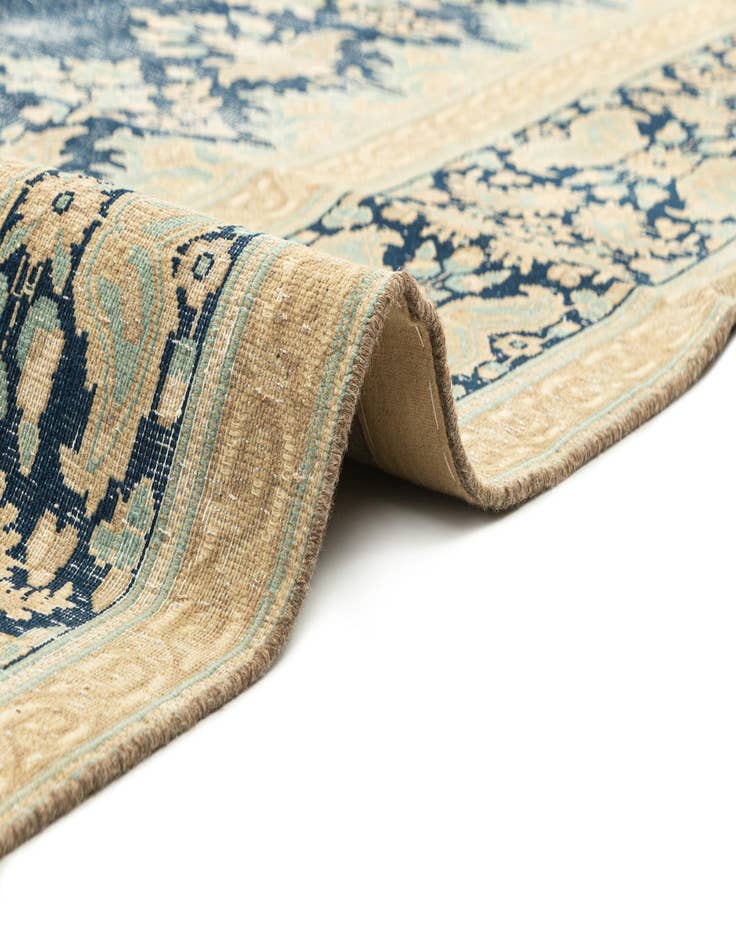 Detail image of 9' 7 x 13' 4 Vintage Royal Rug