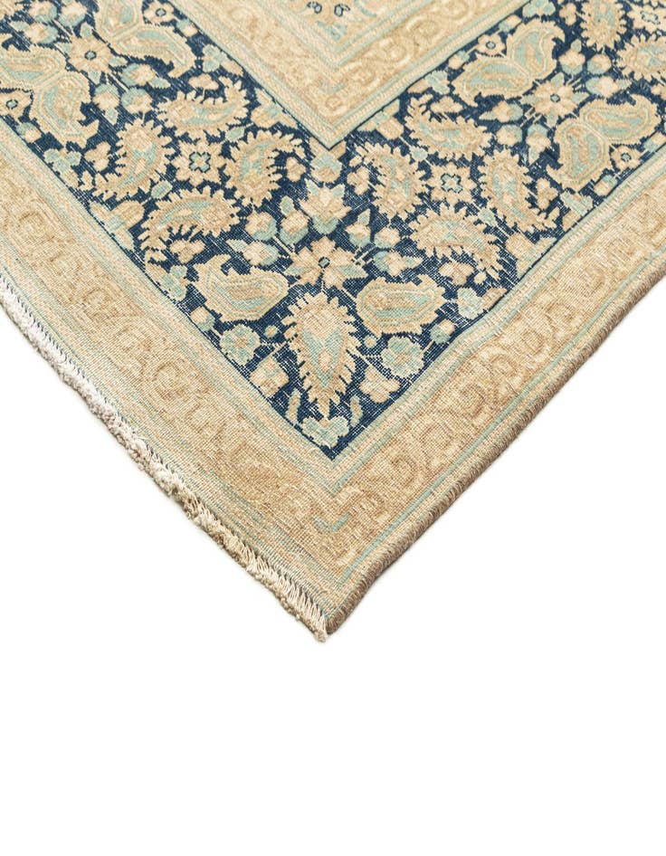 Detail image of 9' 7 x 13' 4 Vintage Royal Rug