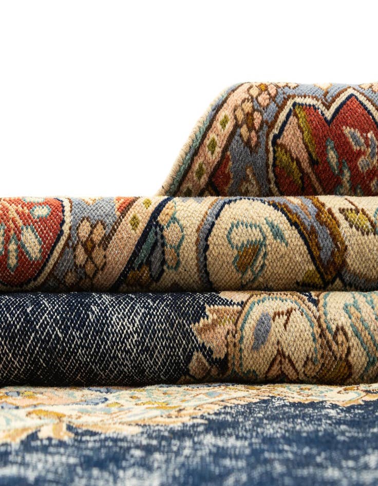 Detail image of 6' 7 x 9' 9 Vintage Royal Rug