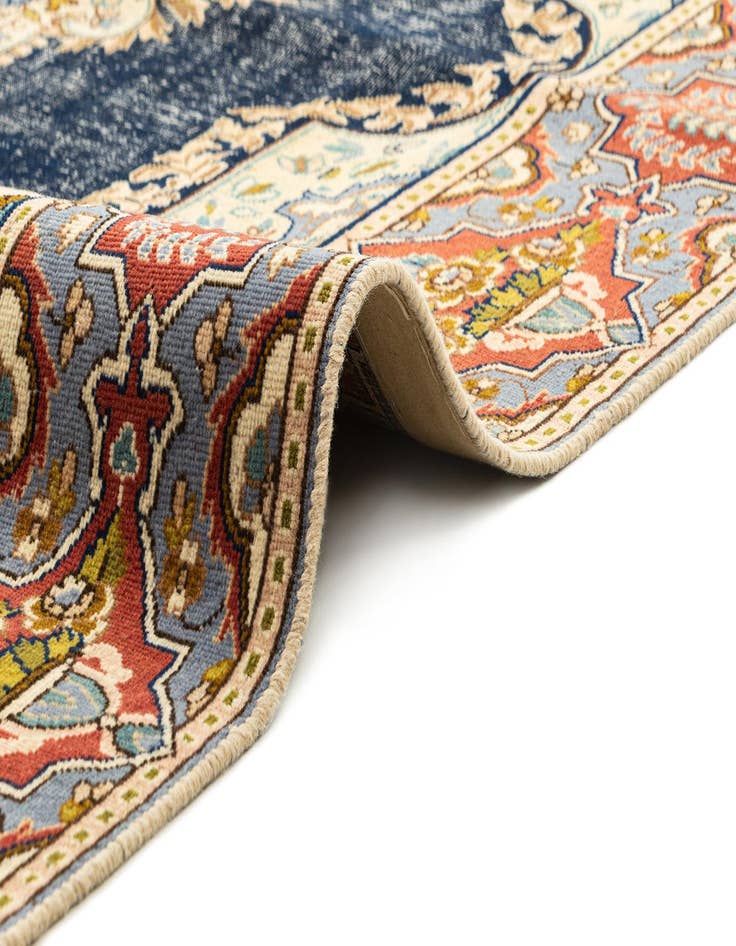 Detail image of 6' 7 x 9' 9 Vintage Royal Rug
