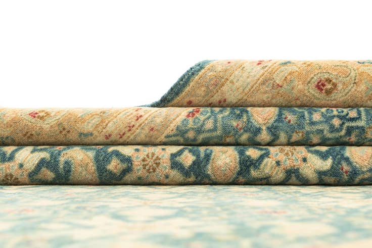 Detail image of 5' 1 x 8' Vintage Royal Rug