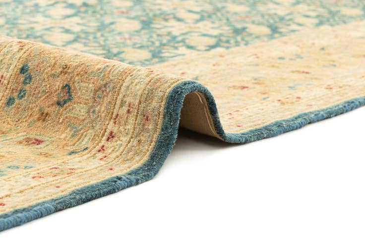 Detail image of 5' 1 x 8' Vintage Royal Rug