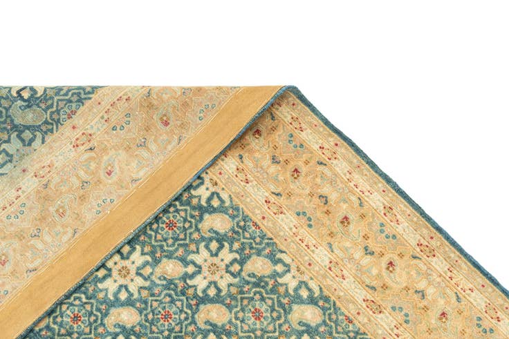 Detail image of 5' 1 x 8' Vintage Royal Rug