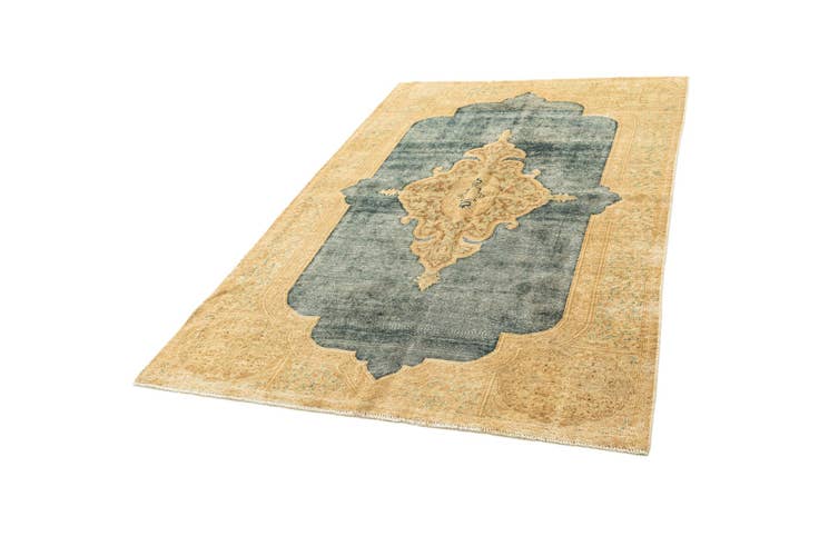 Detail image of 4' 11 x 7' 8 Vintage Royal Rug