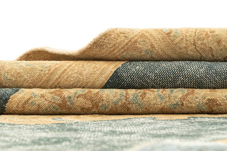 Detail image of 4' 11 x 7' 8 Vintage Royal Rug