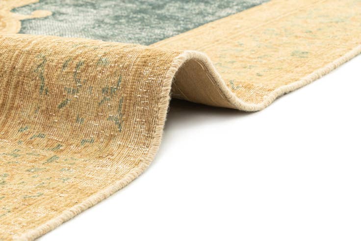 Detail image of 4' 11 x 7' 8 Vintage Royal Rug