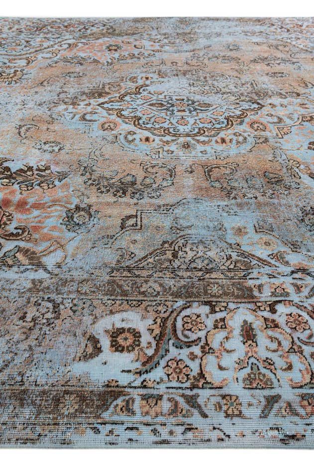 Detail image of 9' 7 x 11' 11 Vintage Royal Wool Rug