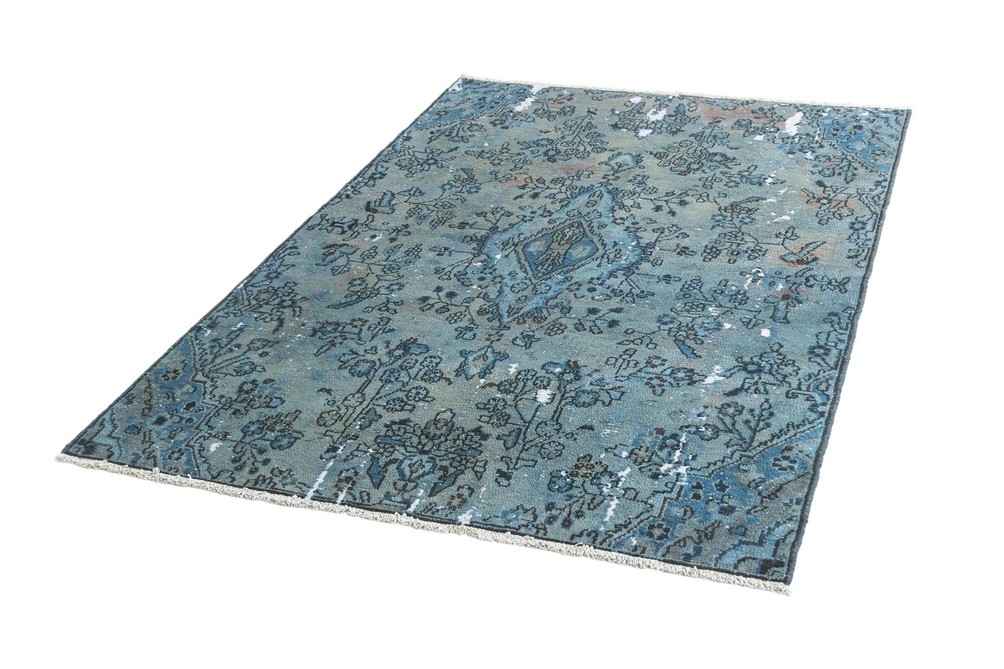 4' 11 x 7' 8 Vintage Rug
