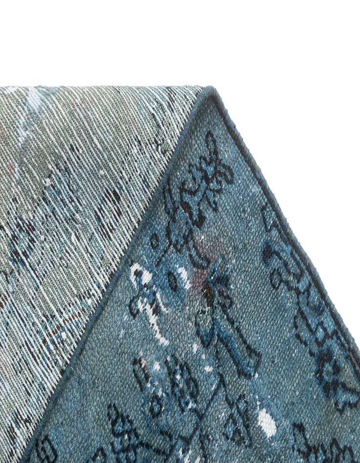 Detail image of 4' 11 x 7' 8 Vintage Rug