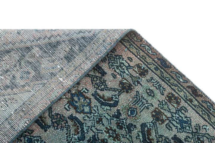 5' 5 x 8' 10 Vintage Rug