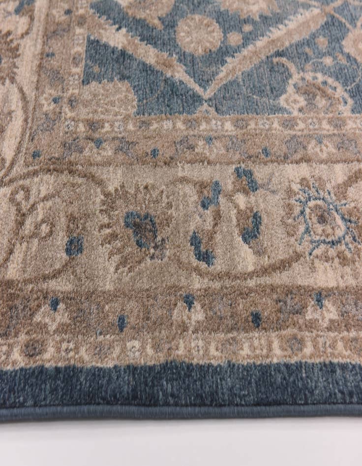Detail image of 8' x 11' 2 Viola Rug