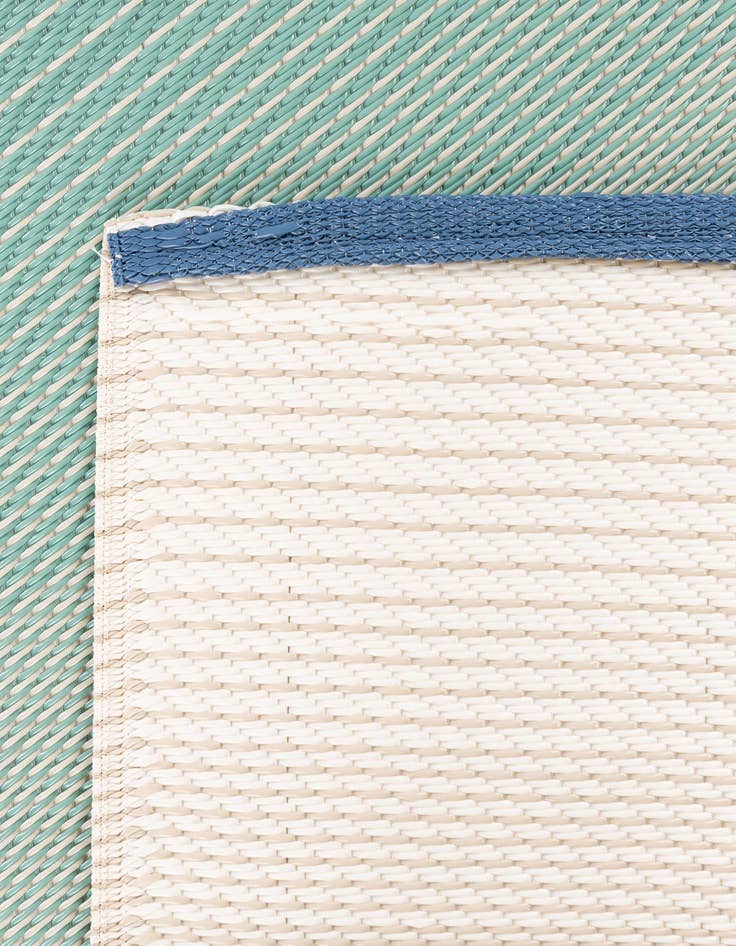 Detail image of 4' x 6'  Washable Vista Breeze Indoor / Outdoor Rug