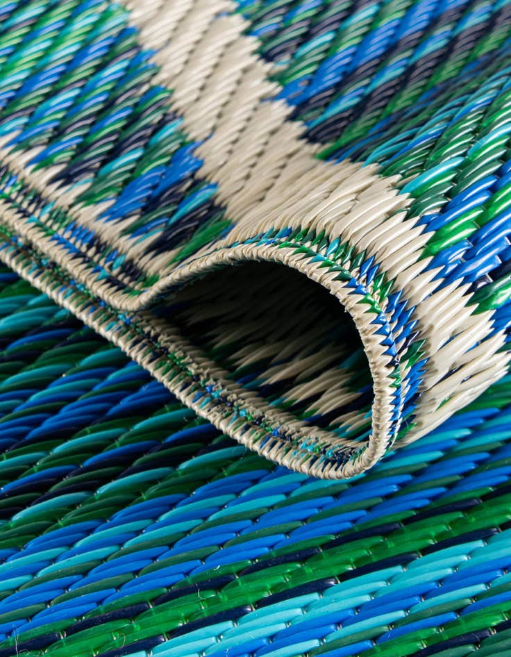 Detail image of 4' x 6'  Washable Vista Breeze Indoor / Outdoor Rug