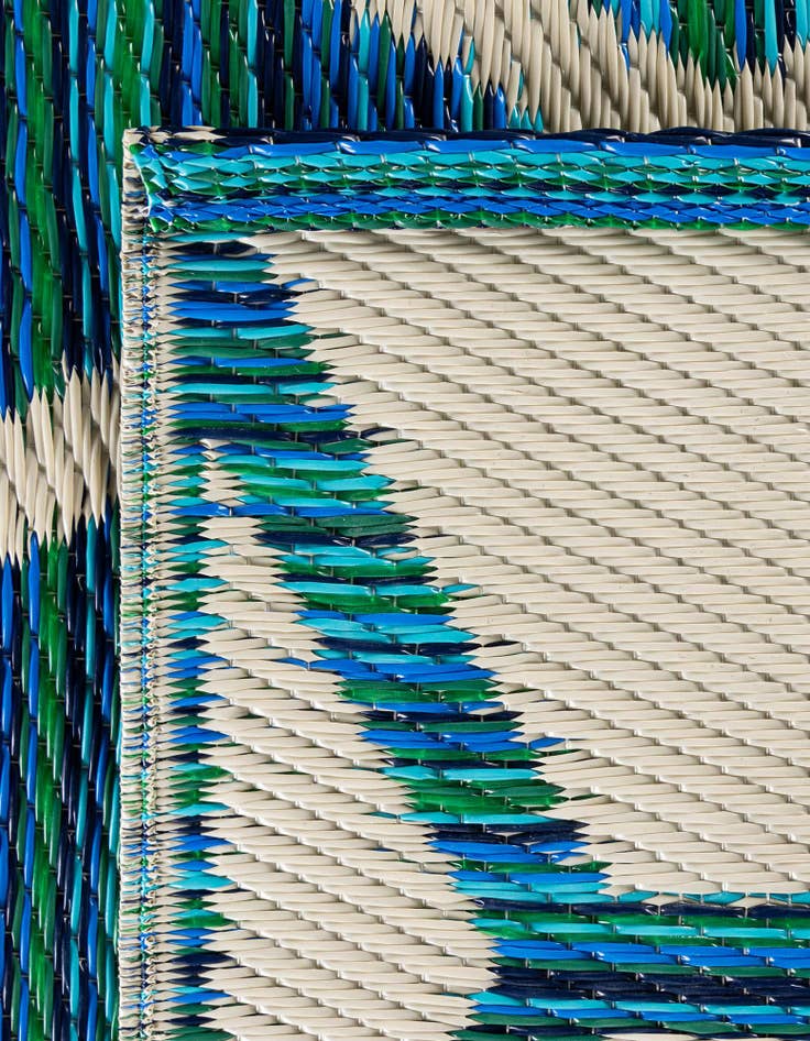 Detail image of 4' x 6'  Washable Vista Breeze Indoor / Outdoor Rug