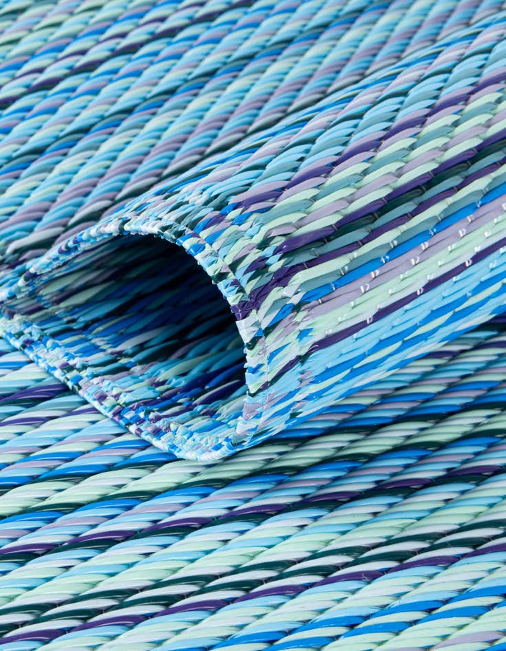 Detail image of 7' 10 x 10'  Washable Vista Breeze Indoor / Outdoor Rug