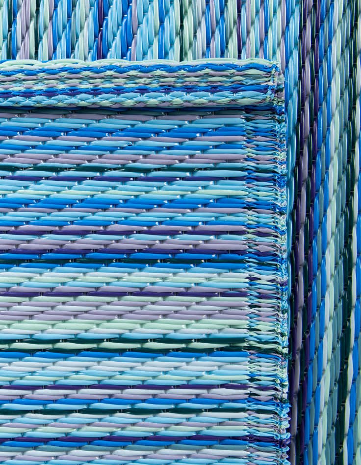 Detail image of 5' x 8' Easy-Clean Vista Breeze Indoor / Outdoor Rug