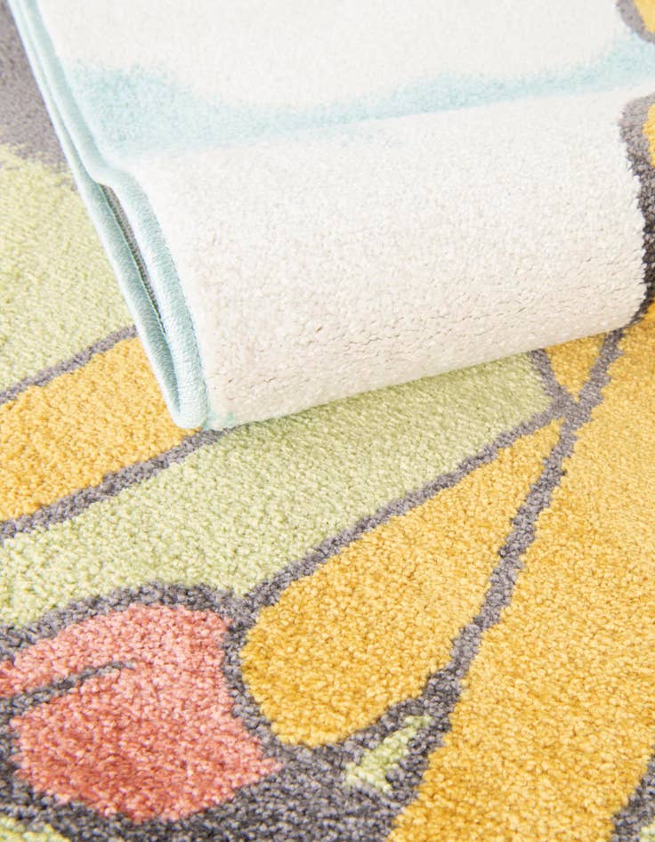 Detail image of 7' 10 x 10' Giraffe Whimsy Kids Rug
