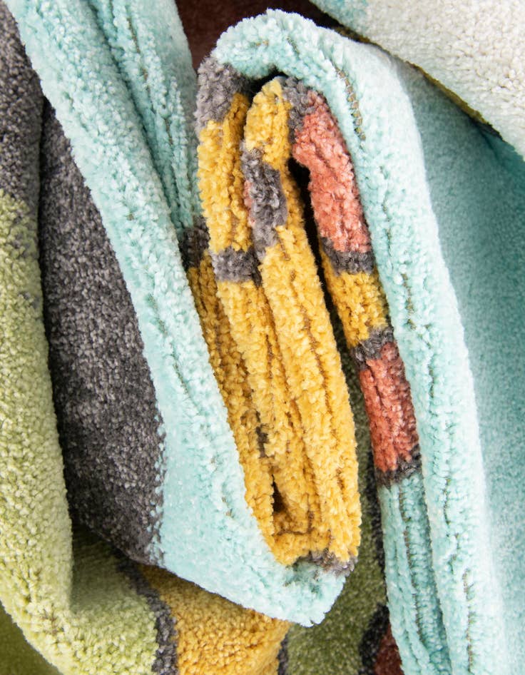 Detail image of 7' 10 x 10' Giraffe Whimsy Kids Rug