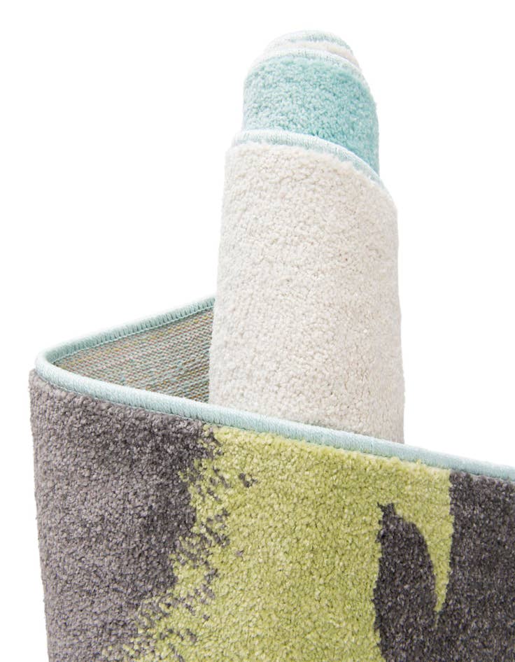Detail image of 4' 1 x 6' 1 Giraffe Whimsy Kids Rug