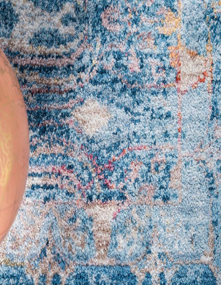 Detail image of 10' x 14' Williamsburg Rug