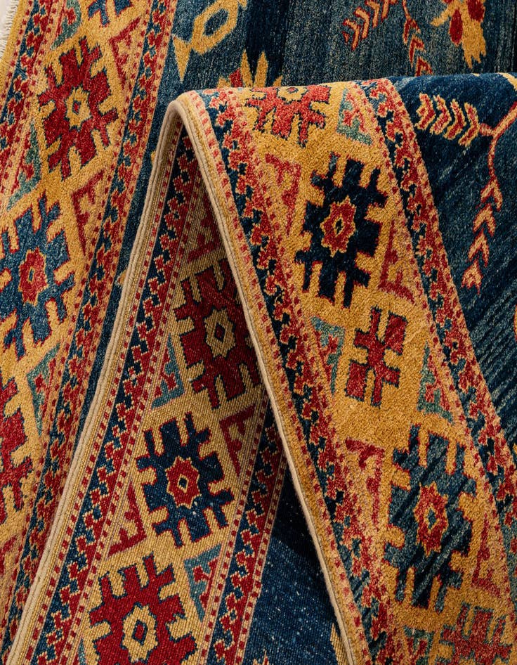 Detail image of 5' 1 x 6' 4  Hand Knotted Ziegler Wool Rug