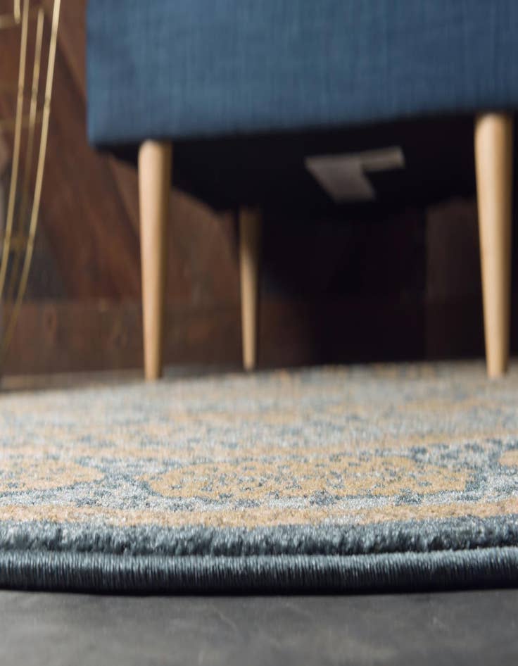 Detail image of 3' 3 x 3' 3 Amina Round Rug