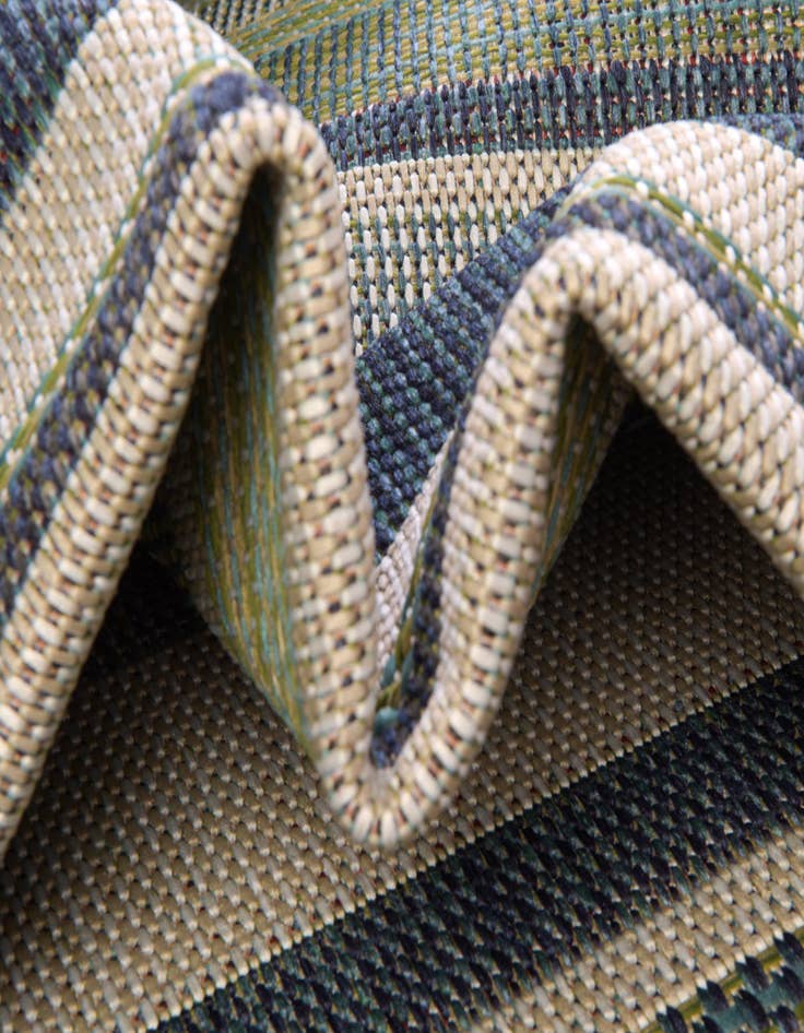 Detail image of 5' 3 x 5' 3 Easy-Clean Baja Indoor / Outdoor Round Rug