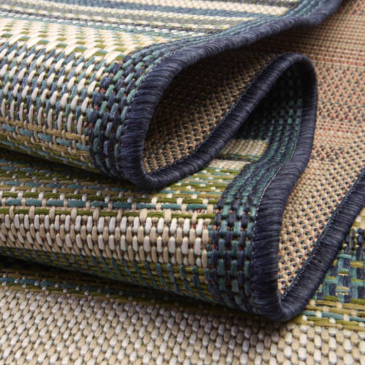 Detail image of 3' 3 x 3' 3 Easy-Clean Baja Indoor / Outdoor Round Rug