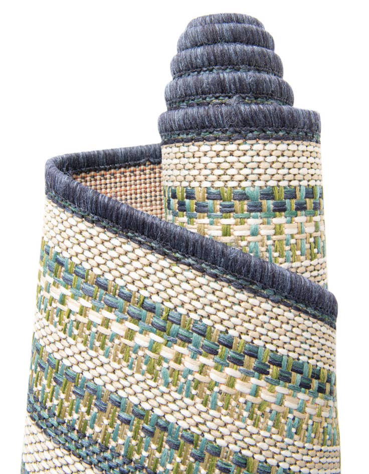 Detail image of 5' 3 x 5' 3 Easy-Clean Baja Indoor / Outdoor Round Rug