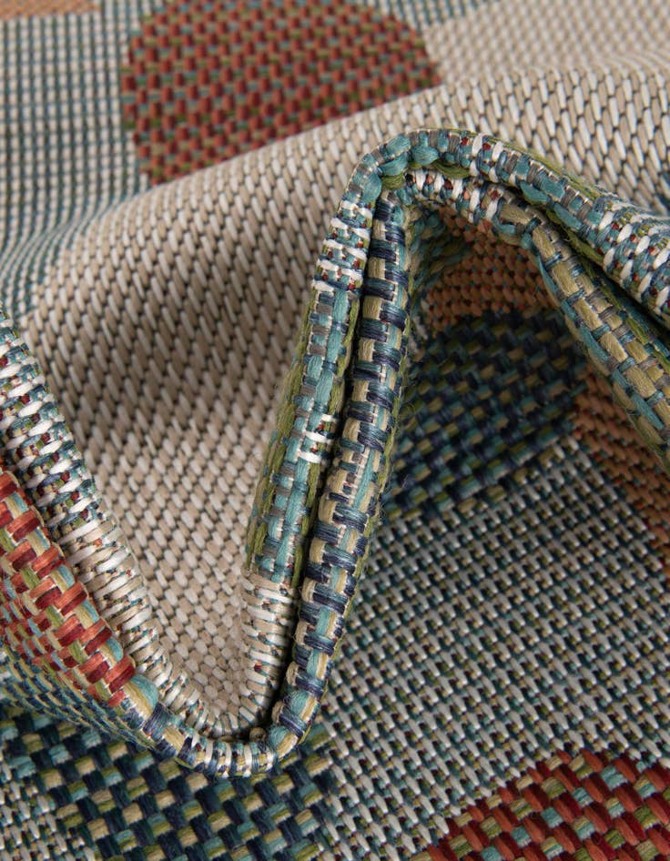 Detail image of 3' 3 x 3' 3 Easy-Clean Baja Indoor / Outdoor Round Rug