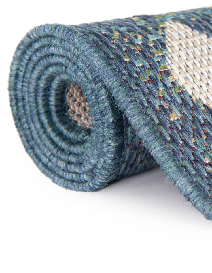 Detail image of 3' 3 x 3' 3 Easy-Clean Baja Indoor / Outdoor Round Rug