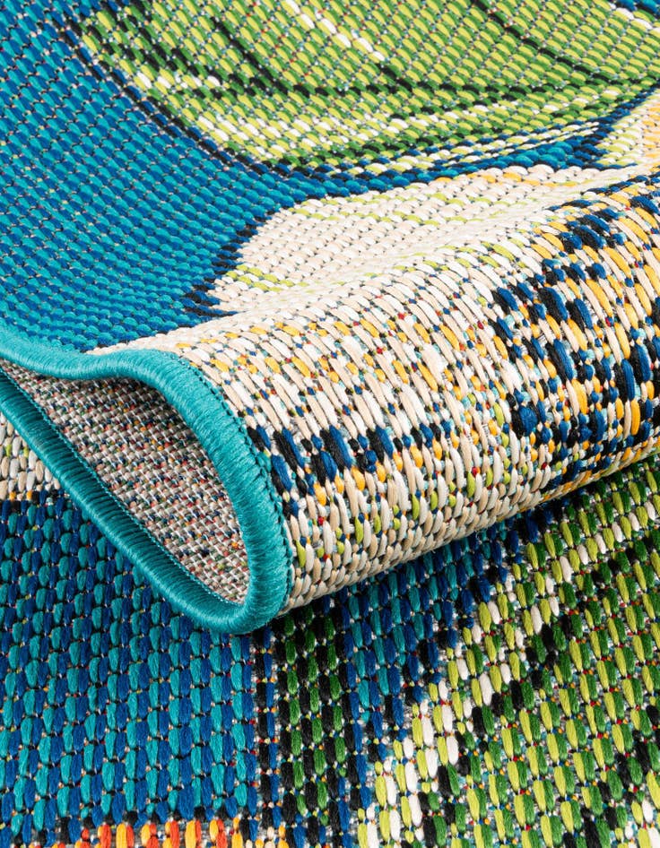Detail image of 7' 10 x 7' 10 Easy-Clean Baja Indoor / Outdoor Round Rug